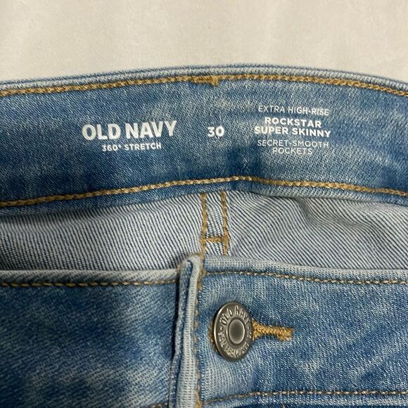 NWT- Old Navy- 30+. Rockstar Jeans - Picture 6 of 8
